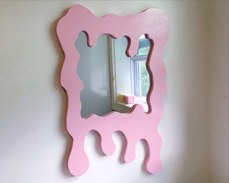 Smältande spegel | Droppande spegel | Droppande spegel | Vågig krusidull | Rosa spegel | Funky spegel | Dansk pastell | Hängande spegel bild 1
