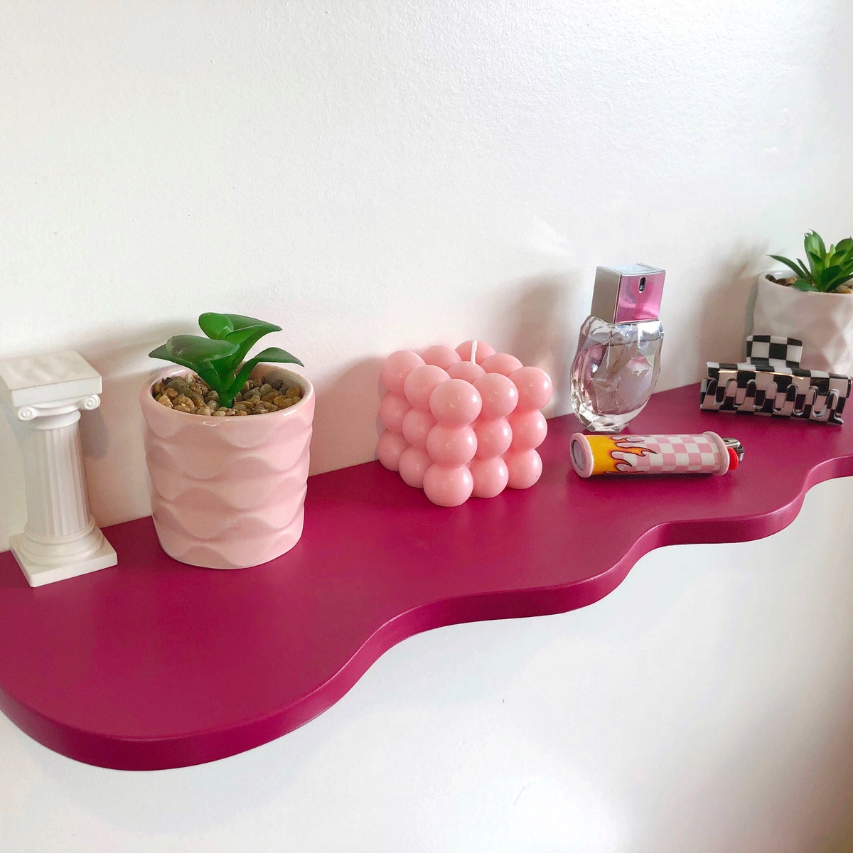 Wavy Shelf Squiggle - Hot Pink