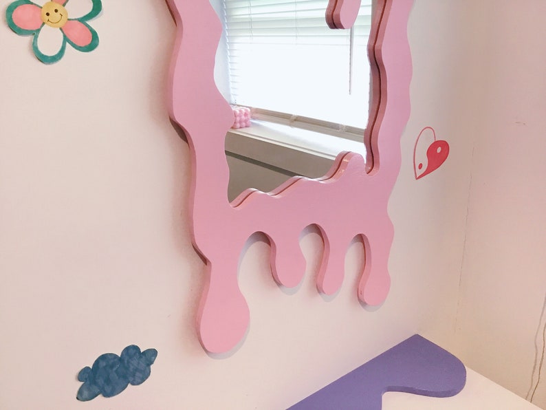 Smältande spegel | Droppande spegel | Droppande spegel | Vågig krusidull | Rosa spegel | Funky spegel | Dansk pastell | Hängande spegel bild 8