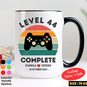 44.o regalo de aniversario de boda para marido esposa, nivel de personalización 44 completo, regalos de aniversario de 44 años para jugador, taza de videojuego retro