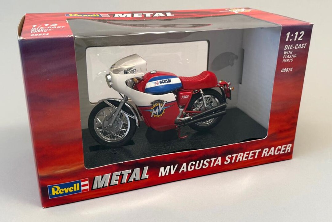1:12th Scale 1970 MV Agusta 750S Street Racer Motorcycle - Revell