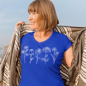 Grandkids shirt, Grandkids birth flowers, Personalized birth flowers, Personalized gift, Short Sleeve V-Neck Tee