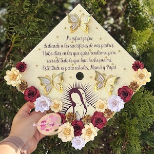 Adorno para birrete de la Virgen María (clase de 2025), birrete de graduación Virgencita, adorno para birrete de graduación, birrete de graduación con purpurina, adorno para birrete de graduación, adorno para birrete de graduación mexicano