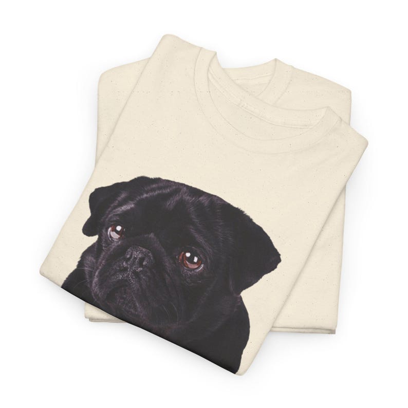 Misunderstood Pug Tee - Süßes Unisex Shirt, entzückendes und schrulliges Design, perfektes Geschenk für Mops-Liebhaber und Hunde-Enthusiasten Bild 5