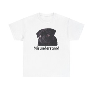 Misunderstood Pug Tee - Süßes Unisex Shirt, entzückendes und schrulliges Design, perfektes Geschenk für Mops-Liebhaber und Hunde-Enthusiasten Bild 10