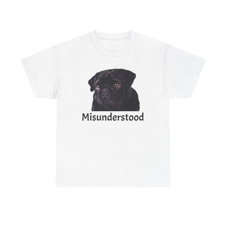 Misunderstood Pug Tee - Süßes Unisex Shirt, entzückendes und schrulliges Design, perfektes Geschenk für Mops-Liebhaber und Hunde-Enthusiasten Bild 10