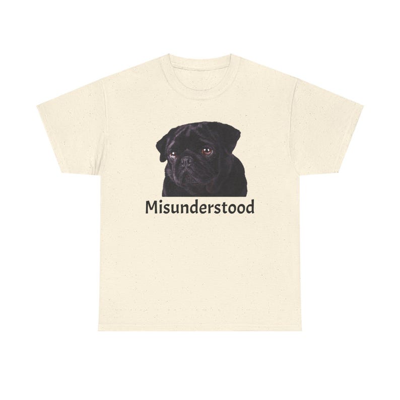 Misunderstood Pug Tee - Süßes Unisex Shirt, entzückendes und schrulliges Design, perfektes Geschenk für Mops-Liebhaber und Hunde-Enthusiasten Bild 1
