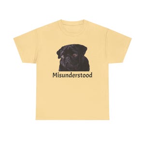 Misunderstood Pug Tee - Süßes Unisex Shirt, entzückendes und schrulliges Design, perfektes Geschenk für Mops-Liebhaber und Hunde-Enthusiasten Bild 8