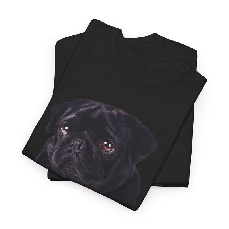 Misunderstood Pug Tee - Süßes Unisex Shirt, entzückendes und schrulliges Design, perfektes Geschenk für Mops-Liebhaber und Hunde-Enthusiasten Bild 7