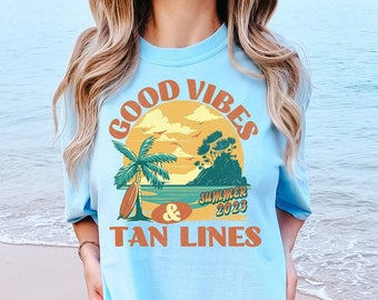 Camiseta Good Vibes & Tan Lines: Camiseta playera de verano con colores cómodos