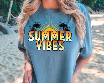 Camiseta gráfica Summer Vibes: Camiseta retro de vacaciones en la playa
