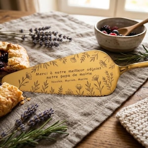 Servidor de tartas personalizado: "Las tartas deliciosas de la abuela, la tía, la madrina, la madre, mi marido, etc... son la vida".