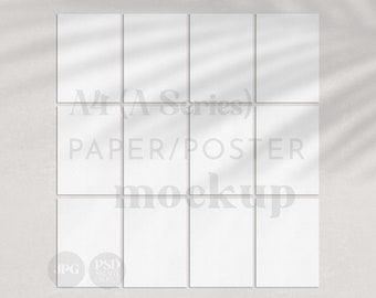 Puede incluir: Una maqueta de nueve hojas de papel o póster en blanco de tamaño A4 dispuestas en una cuadrícula sobre un fondo blanco. Las hojas son todas blancas y tienen un sutil efecto de sombra. El texto "A4 (A Series) PAPER/POSTER MOCKUP" es visible en el centro de la imagen.