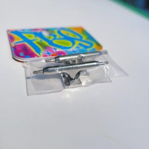FingerbombSK8boards Pro series Fingerboard 34 mm standard kingpin Trucks (Polished Silver)
