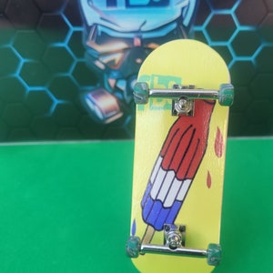 FingerbombSK8boards custom 34 mm Complete Fingerboard (&quot;Drip&quot;) Real wear graphics