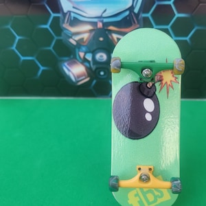 FingerbombSK8boards custom 34 mm Complete Fingerboard (&quot;Fuse&quot;) Real wear graphics