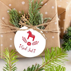 Étiquettes-cadeaux Noël Dala Horse, 4 étiquettes-cadeaux de vacances imprimables suédoises, étiquettes-cadeaux God Jul, étiquettes de faveur de fête de Noël scandinave rouge.