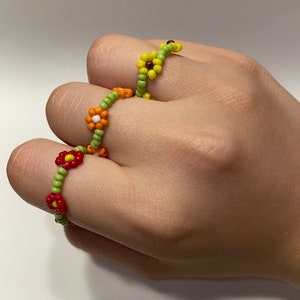 Daisy Chain Rings - Floral Design