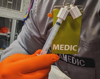 Spuitdopclip voor badgehaspel | Verpleegkundige, spoedeisende hulp, paramedicus, ambulance, ambulance, medisch badgehouderaccessoire