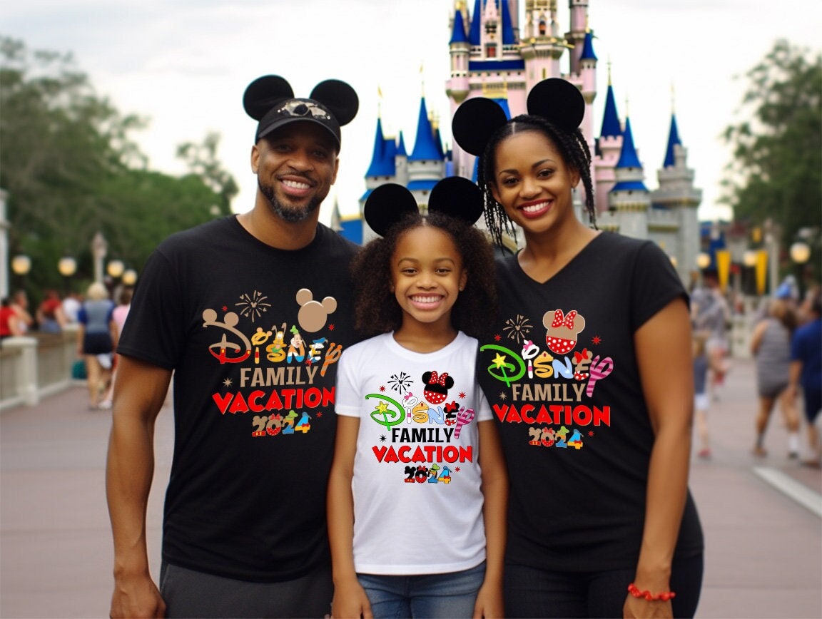 Discover ディズニー ファミリートリップ メンズ レディース ファミリーTシャツ ミッキー ミニー ディズニー社100周年 Disney Family Trip 2024