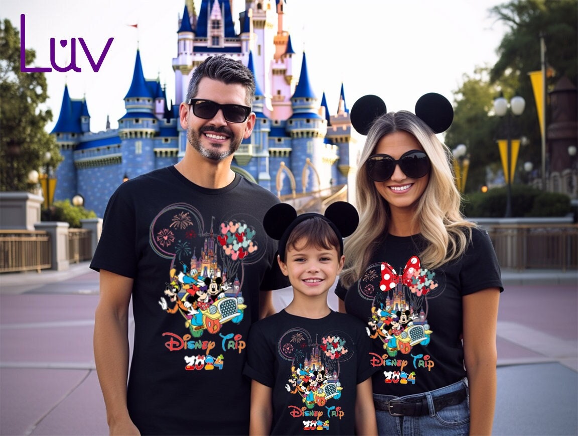 Discover ディズニー ファミリートリップ メンズ レディース ファミリーTシャツ ミッキー ミニー ディズニー社100周年 Disney Family Trip 2024