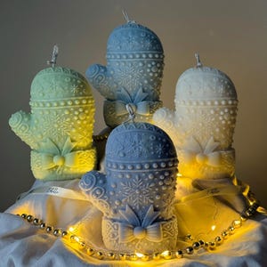 Hand Poured Christmas Mitten Candle: Festive Soy Decor