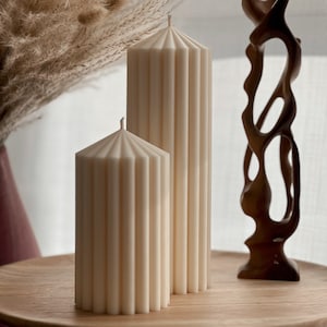 Pijlerkaars met geribbelde klep | Sojawaskaars | Decoratieve kaars | Esthetische kaars | Gevormde kaars | Geurkaarsen| Unieke kaars| Veganistisch