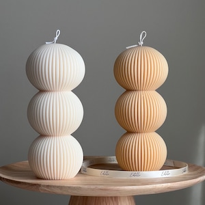 Kaars met geribbelde bollen | Sojawaskaars | Decoratieve handgemaakte kaars | Esthetische kaars| Gevormde kaars| Geurkaarsen| Unieke kaars