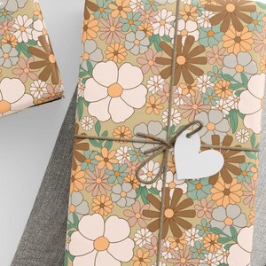 Papier cadeau floral rétro | Emballage cadeau floral années 70 groovy | Papier cadeau de jardin Boho | Emballage d'anniversaire esthétique vintage