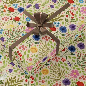 Inpakpapier wilde bloemen - grillig botanisch cadeaupapier, kleurrijke lakens met bloemenweide, lente/zomer feestpapier