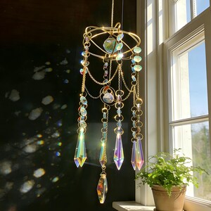 Atrapasueños místico de platillo volador dorado para decoración cósmica del hogar, creador de arcoíris con prismas de cristal, regalo para habitación infantil