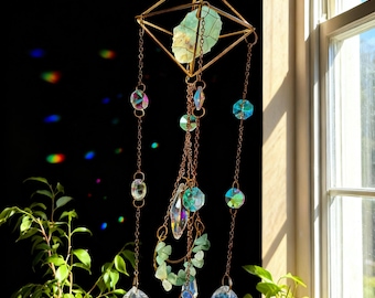 Green Raw Stone Sun Catcher, Healing Crystal Energy Window Ornament, Prism Rainbows for Yoga Meditation Room Decor