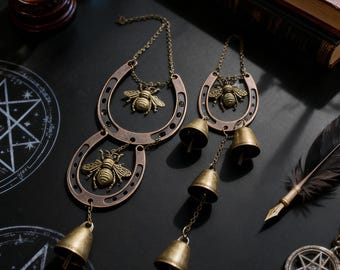 Campanas de bruja para exteriores con herradura y amuleto de abeja para la protección del hogar