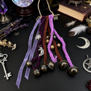 Schlüssel-Hexenglocken für Türschutz, hängende Glocken für Kranz, Witchy Decor Outdoor, handgemachtes Geschenk für Ihn, Pagan Decor