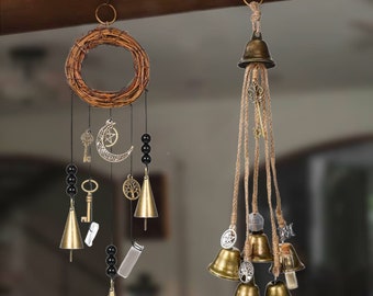 Lot de 2 cloches de sorcière, sonnettes de porte, cloches de protection, carillons éoliens faits main, affichettes de porte, cloche suspendue, cadeaux de paroisse, cadeaux de pendaison de crémaillère