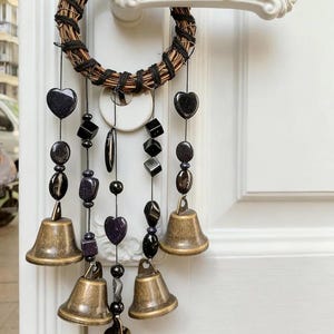 Sinos de bruxa preta, sinos de Halloween para proteção de portas, amuletos de proteção de portas, decoração estética de bruxaria, suprimentos para bruxaria e magia, presentes de Wicca