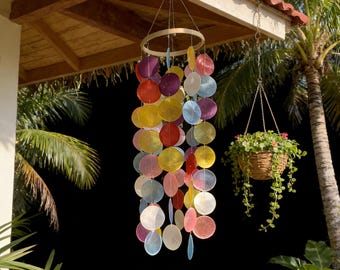 Carillón de viento de concha de Capiz arcoíris, móvil colgante colorido hecho a mano para decoración de patio, porche y jardín.