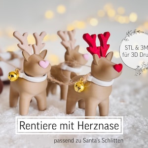Op de afbeelding: Drie bruine rendierfiguren met hartvormige neuzen en gouden belletjes om hun nek. De rendieren hebben geweien en zijn met een touwtje verbonden. De tekst "Rentier mit Herzsnase" is zichtbaar.