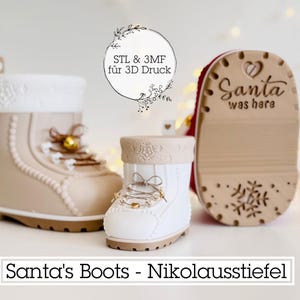 Può includere: Tre stivali decorativi di Babbo Natale in beige e bianco. Gli stivali hanno un tema invernale con dettagli a forma di fiocco di neve e cuore. Una suola dello stivale recita "Santa was here". L'immagine include il testo "STL & 3MF für 3D Druck" e "Santa's Boots - Nikolausstiefel".