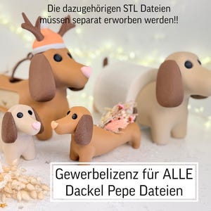 May include: Several dachshund dog ornaments in shades of brown and cream, with one wearing a reindeer antler hat. The image includes text in German: "Gewerbelizenz für ALLE Dackel Pepe Dateien".