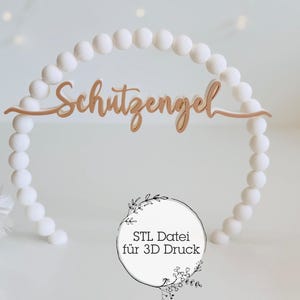 Puede incluir: Corona de cuentas blancas con un letrero dorado "Schutzengel". El letrero es un diseño impreso en 3D y la corona es un archivo STL descargable.