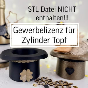Puede incluir: Candelabros cilíndricos negros y dorados con diseño de trébol y corazón. La imagen incluye una botella de champán y el texto "STL Datei NICHT enthalten!!! Gewerbelizenz für Zylinder Topf."