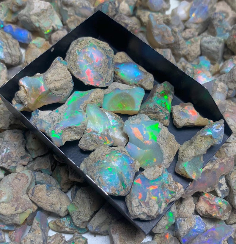Natuurlijke Ethiopische opaal AAA+ ruw: Multi Fire Welo Opal ruwe edelsteen afbeelding 3