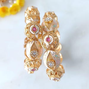 Meenakari Ruby Kada-armband: Förgyllda indiska bröllopssmycken