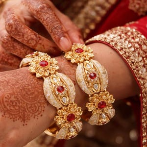 Vintage Gold Kundan Bangles Set, Ruby Enamel Bridal Bracelet, Traditional Indian Jewelry, Wedding Gift for Women, Statement Bangles