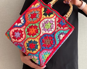 Handgemachte häkeln Grandma Square Tasche: Bunte Florale Tasche mit Bambusgriffen