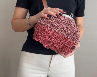 Loop Stitch Crochet Crossbody Bag - Handgefertigte Makramee-Geldbeutel mit Blumenfutter, Metallrahmen-Tasche