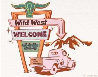 Puede incluir: Un cartel de estilo retro con las palabras "Wild West Welcome" en letras rosas y verdes. El cartel está sujeto a un poste de madera con una cabeza de toro de dibujos animados en la parte superior. Una camioneta rosa se dirige hacia el cartel, con montañas en el fondo.