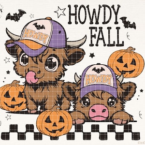Puede incluir: Dos vacas de las tierras altas de dibujos animados que llevan gorras de b&eacute;isbol moradas y naranjas con el texto "Howdy" en ellas. Las vacas sostienen calabazas de jack-o'-lantern. El texto "Howdy Fall" est&aacute; escrito en negro sobre las vacas.