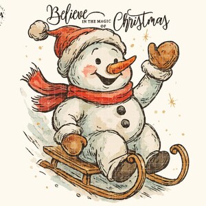 Op de afbeelding: Waterverfillustratie van een sneeuwpop op een slee. De sneeuwpop draagt een rode hoed, sjaal en wanten. De tekst "Believe in the Magic of Christmas" staat boven de sneeuwpop.